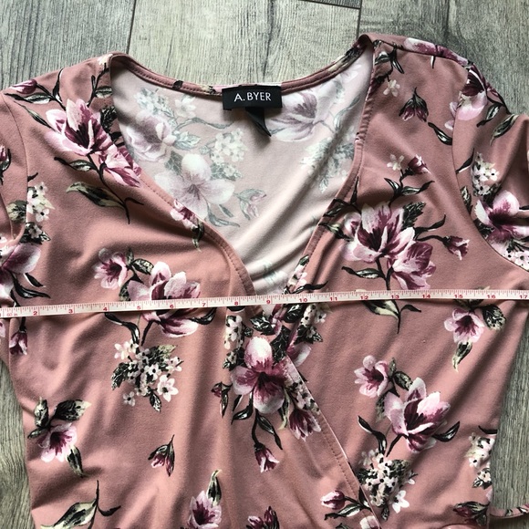 A. BYER MAUVE FLORAL LONG SLEEVE FAUX WRAP DRESS SIZE LARGE - Picture 11 of 12